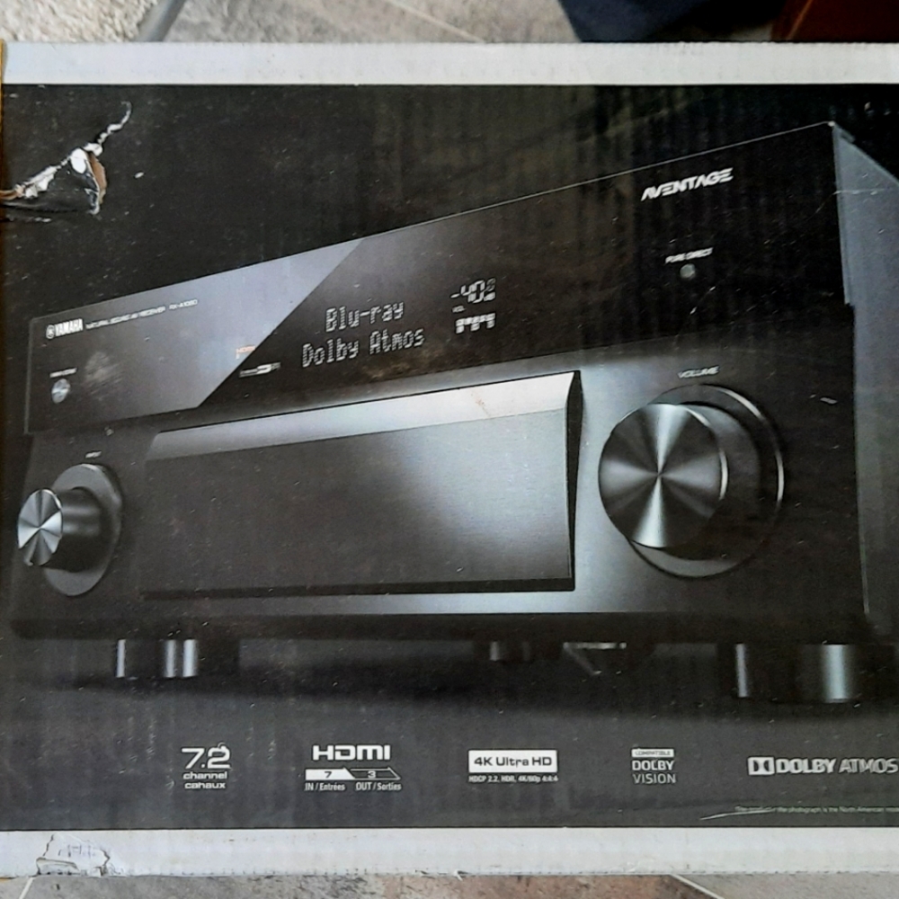 Yamaha stereo system with speakers